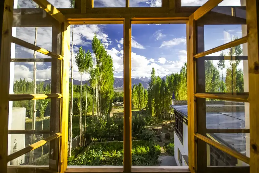 Benefits of Retrofitting for Older Window Frames in Apple Valley, CA Benefits of Retrofitting for Older Window Frames in Apple Valley, CA